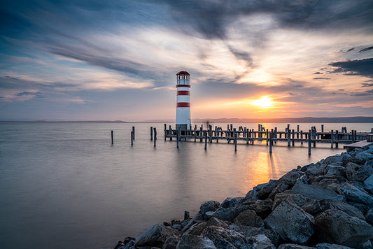 Birgit Machtinger - Leuchtturm mit Sonnenuntergang